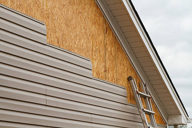 Professional Siding Repair technician working in Bernardsville, NJ
